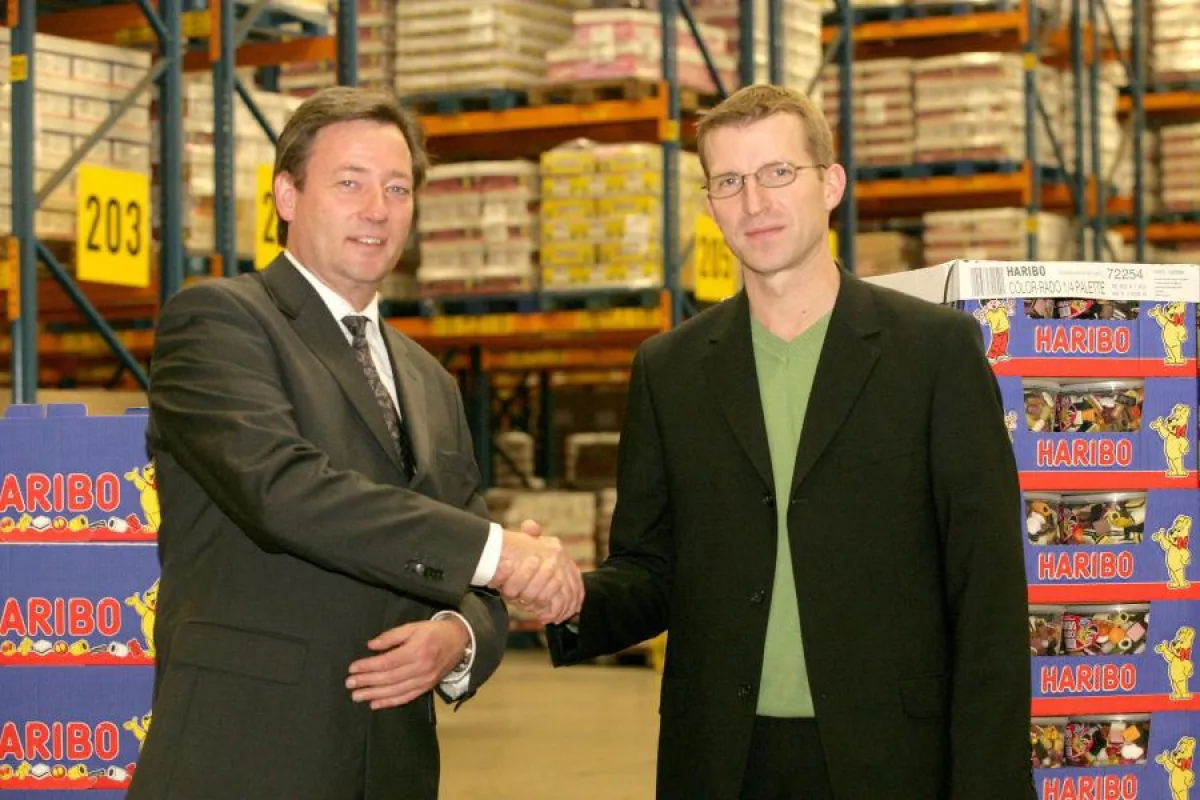 von links nach rechts Holger Sprenger, Manager Implementation, CHEP Germany, und Uwe Weber, Leiter Zentrale Disposition, HARIBO GmbH & Co.KG