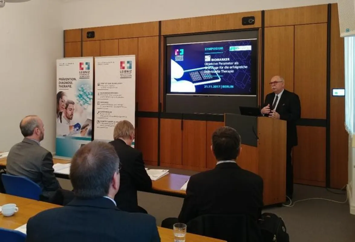 Eröffnung des Biomarker-Symposiums mit einem Grußwort des Präsidenten der Leibniz Gemeinschaft Prof. Dr. Matthias Kleiner (Foto: Leibniz Gesundheitstechnologien)