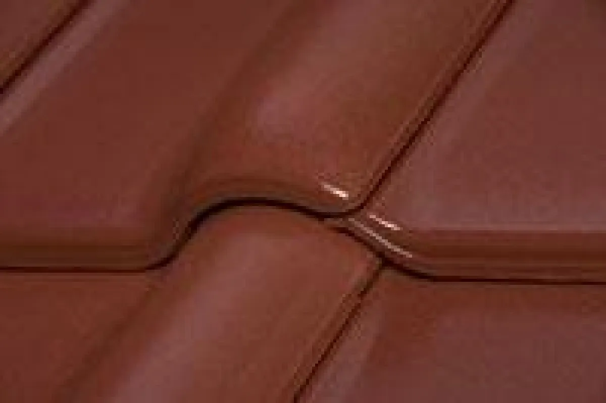 Durch den fließenden Übergang zwischen Deckwulst und Wasserlauf entsteht ein harmonisches Deckbild.