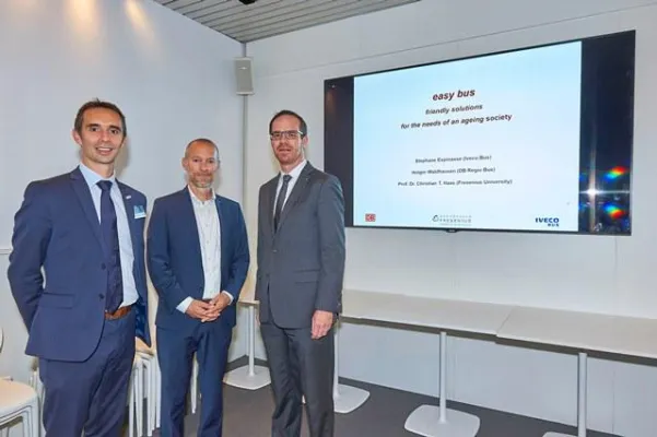 Bild: Für mehr Mobilität im Alter: Der Komfortlinienbus rollt an