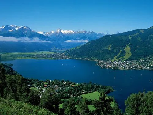 Bild: 'Vespa World Days' - Am 11. Juni 2009 nehmen mehr als 3.000 Rollerpiloten Kurs auf Zell am See-Kaprun