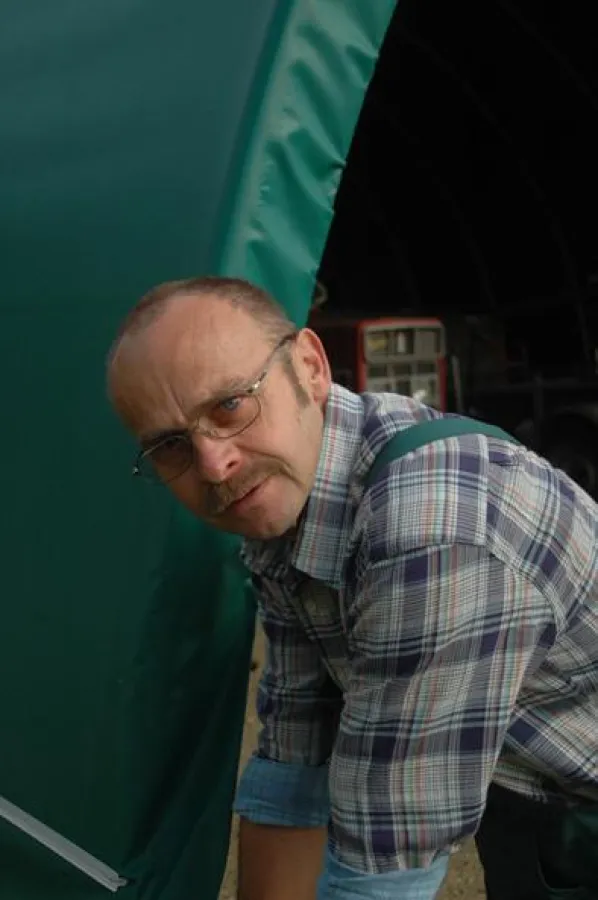 Herrmann Morgen ist zufrieden mit seiner neuen Halle. (Foto: Dellschau)