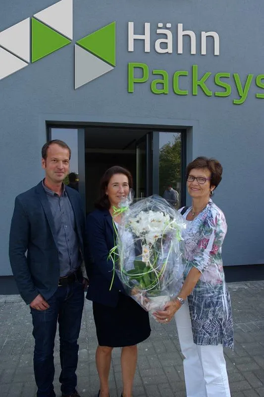 Frau Dr. Lantzsch begruesst Geschäftsführer Anja und Simon Haehn in Grosspoesna