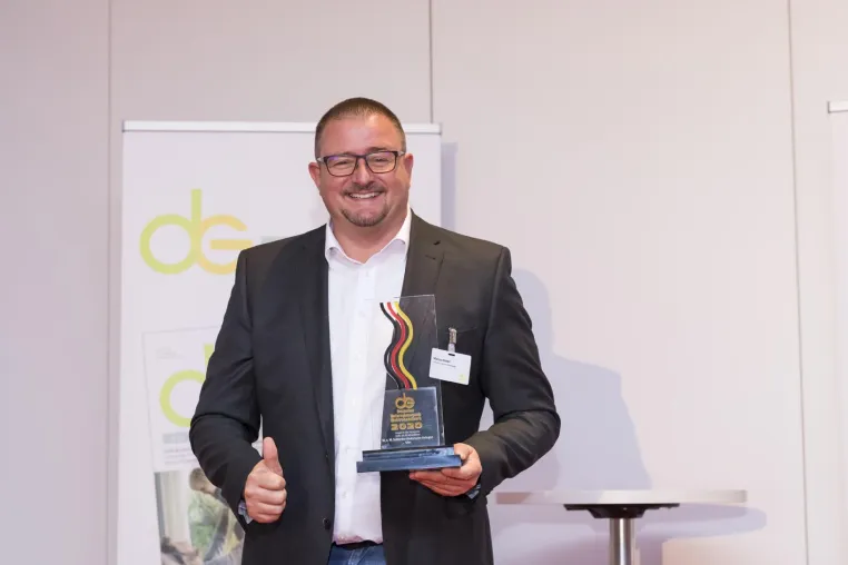 M. u. W. Schlecker Elektrische Anlagen in Ulm gewinnt Deutschen Unternehmerpreis Elektrohandwerk 2020 Bild: M. u. W. Schlecker Elektrische Anlagen in Ulm gewinnt Deutschen Unternehmerpreis Elektrohandwerk 2020