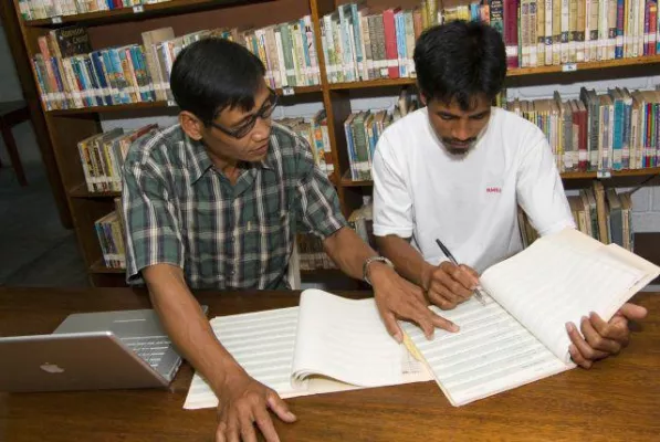 Die Bibel in der eigenen Sprache Bild: Die Bibel in der eigenen Sprache