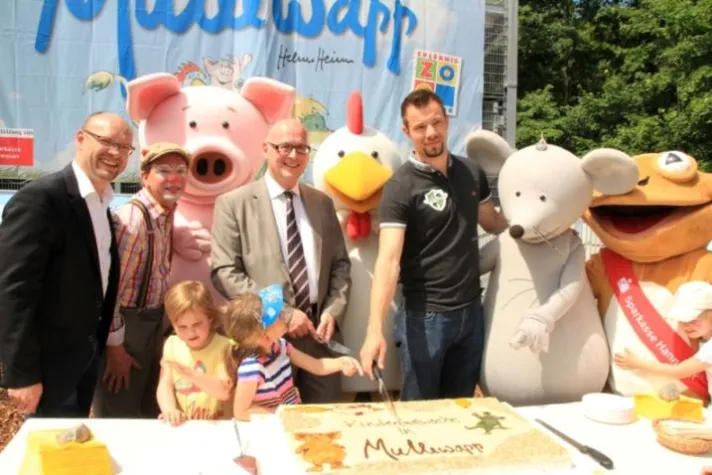 Bild: Kunterbunter Kuchen mit Maus, Schwein und Hahn