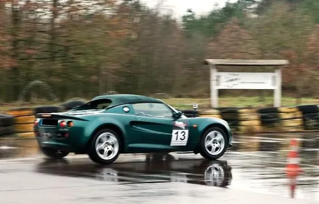 Track & Drivers CON: Vollgas geben für den guten Zweck Bild: Track & Drivers CON: Vollgas geben für den guten Zweck