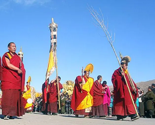 Bild: Zusammenstoß zwischen Tibetern und chinesischen Milizen bei Gebetsfest in Amdo