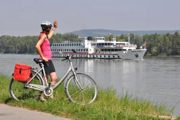 Bild: RAD & REISEN: Im Frühling mit dem Rad durch Europa - neue Highlights im frischen Reisekatalog 2013