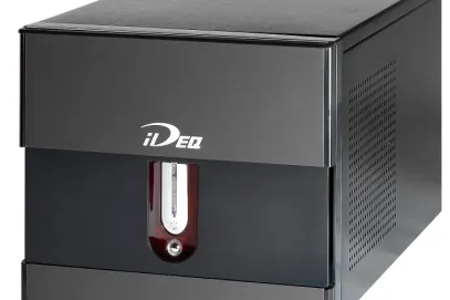 Bild: BIOSTAR präsentiert den iDEQ 220K mit VIA K8M800 Chipsatz für AMD K8 Prozessoren