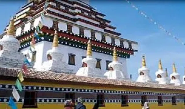 Bild: Die Lage im Kloster Kirti in Ngaba eskaliert - Polizeihunde auf Tibeter gehetzt