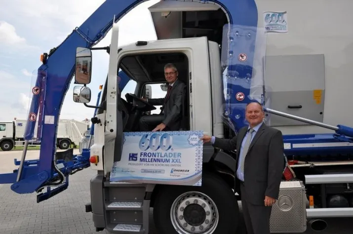 Bild: Jubiläumsfahrzeug: 600. HS Frontlader-Müllfahrzeug ausgeliefert
