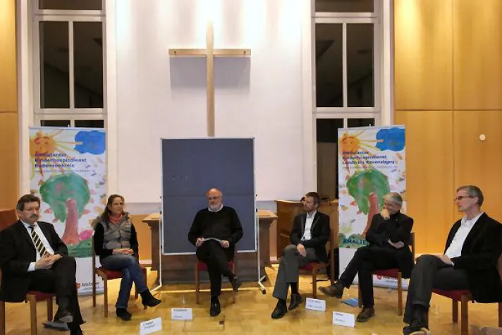 Bild: Podiumsdiskussion zum bundesweiten Tag der Kinderhospizarbeit