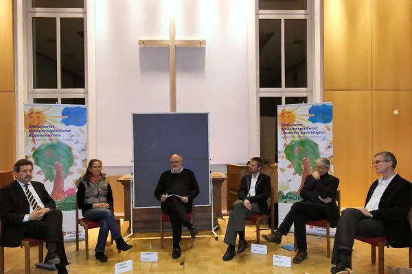 Podiumsdiskussion zum bundesweiten Tag der Kinderhospizarbeit Bild: Podiumsdiskussion zum bundesweiten Tag der Kinderhospizarbeit