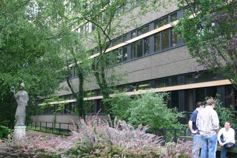 Bild: Wirtschaft und Wirtschaftsrecht studieren an der Rheinischen Fachhochschule Köln