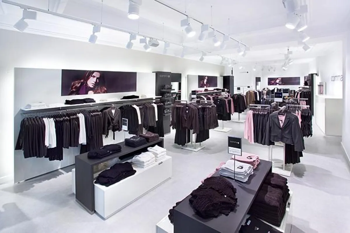comma, Store