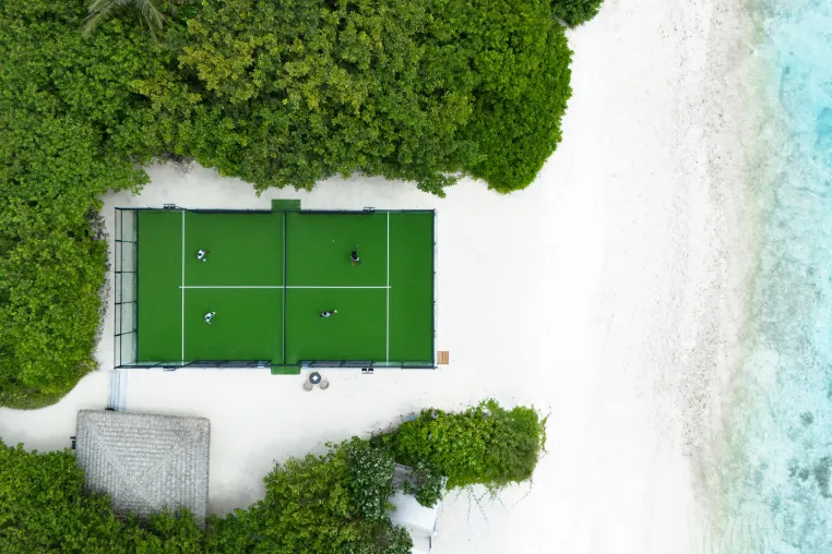 Auf den Spuren der Trendsportart: Le Méridien Maldives Resort & Spa präsentiert neuen Padel-Court Bild: Auf den Spuren der Trendsportart: Le Méridien Maldives Resort & Spa präsentiert neuen Padel-Court