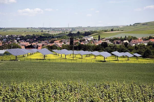 Erweiterter Solarpark Sprendlingen am Netz - Anleger profitieren weiterhin von höherer Einspeisevergütung Bild: Erweiterter Solarpark Sprendlingen am Netz - Anleger profitieren weiterhin von höherer Einspeisevergütung