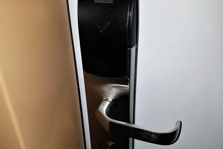 Bild: Hotelbetreiber Place Value informiert: „Elektronische Türschlösser in unseren Comfort Hotels sind sicher.“