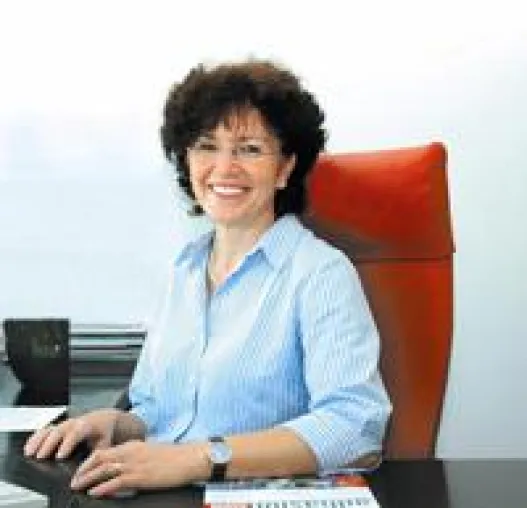 Marlene Doobe mit Verdienstmedaille der deutschen Klebstoffindustrie ausgezeichnet Bild: Marlene Doobe mit Verdienstmedaille der deutschen Klebstoffindustrie ausgezeichnet