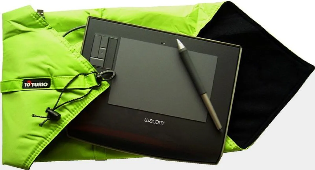 Wacom Stifttablett und 10TURIO Schutzhülle Gajus Green