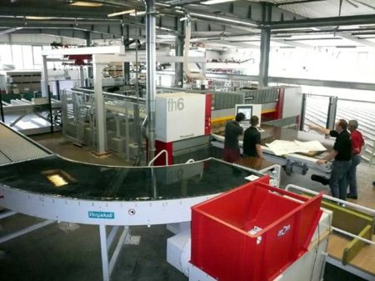 Im August nimmt WINI Büromöbel ein neues Plattenlager mit vollautomatischer Beschickung in Betrieb.