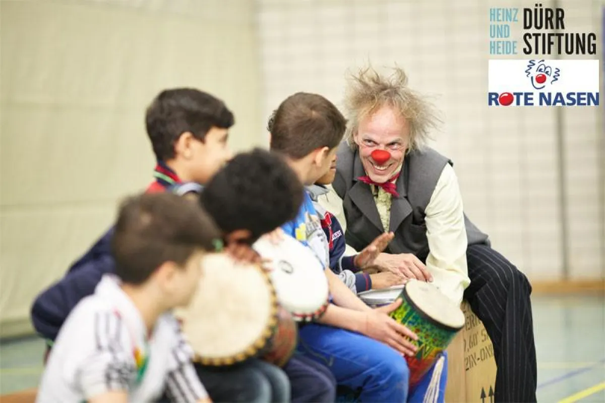 ROTE NASEN Clowns besuchen Flüchtlinge