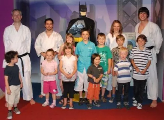 Karateclub und Weltmeister im Bogenschießen zu Gast im LEGOLAND® Discovery Centre Ruhrgebiet Bild: Karateclub und Weltmeister im Bogenschießen zu Gast im LEGOLAND® Discovery Centre Ruhrgebiet