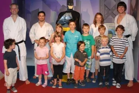 Karateclub und Weltmeister im Bogenschießen zu Gast im LEGOLAND® Discovery Centre Ruhrgebiet Bild: Karateclub und Weltmeister im Bogenschießen zu Gast im LEGOLAND® Discovery Centre Ruhrgebiet