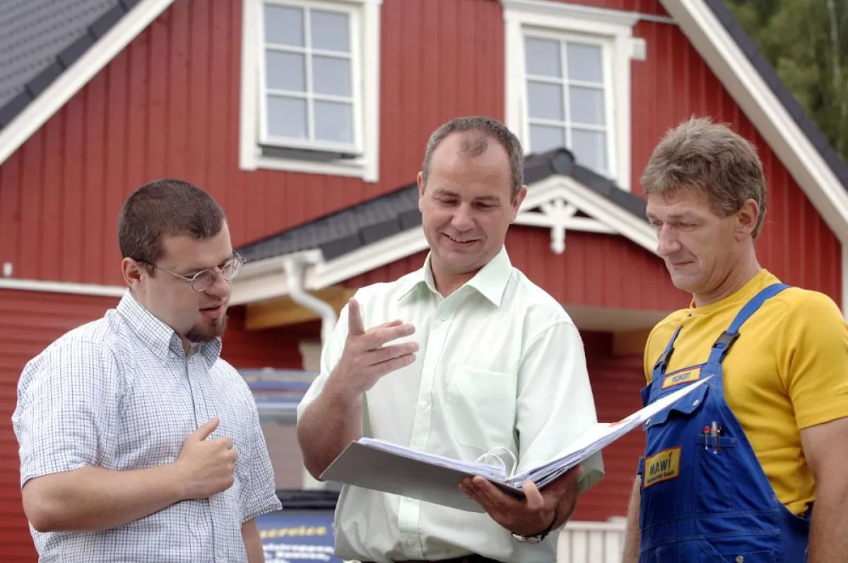 Bauverträge sind komplex: Wer sich unsicher ist, sollte Expertenrat einholen. Foto: Bauherren-Schutzbund e.V.