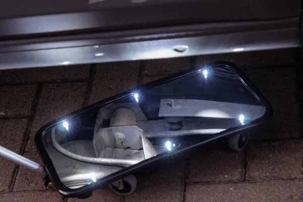 Bild: Inspektionsspiegel mit effektiver Beleuchtung durch integrierte LEDs