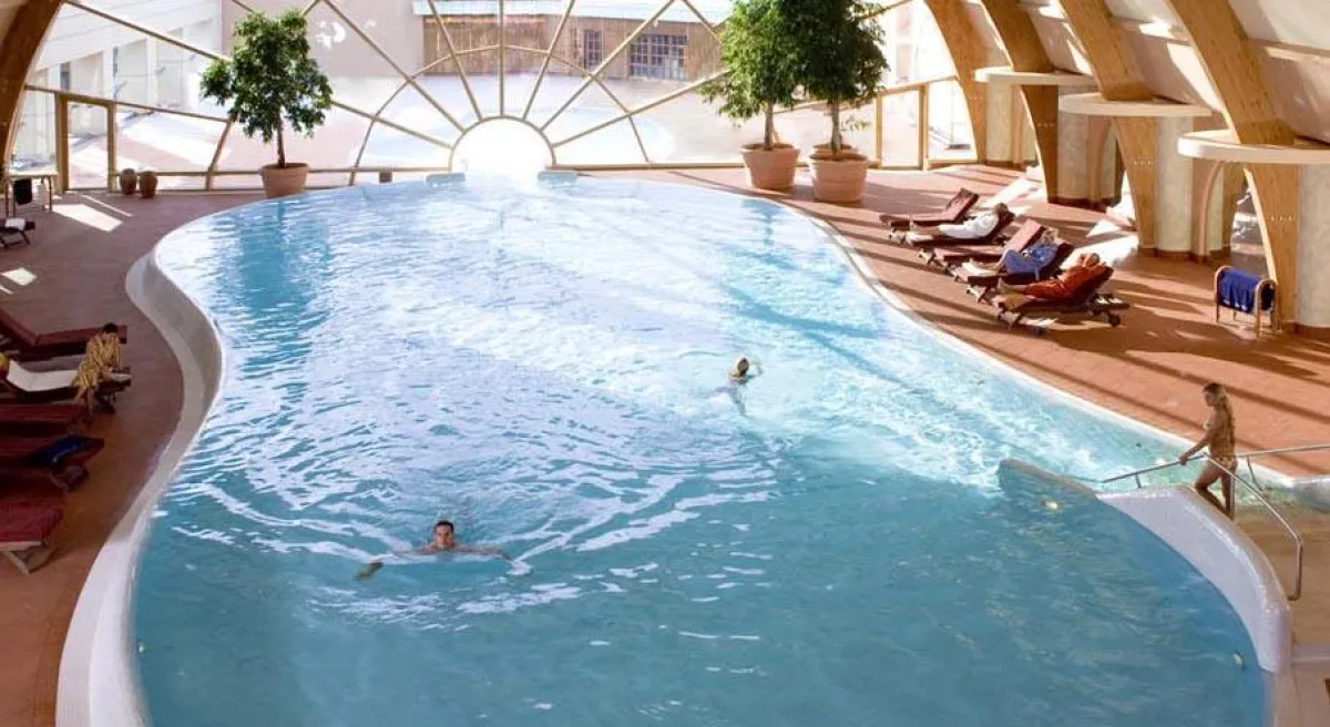 Poolbereich im MeridianSpa Spandau Arcaden