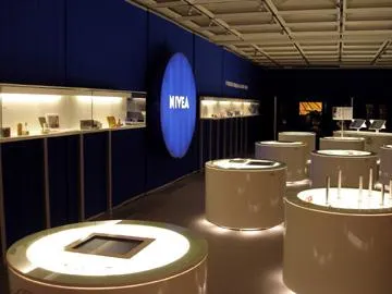 Bild: Interaktive Ausstellung „Zukunft hautnah“ in der Axel-Springer-Passage Hamburg