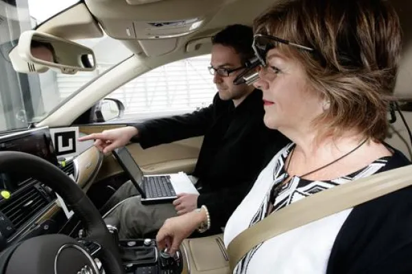 Test: Multi-Media im Auto lenkt ab Bild: Test: Multi-Media im Auto lenkt ab