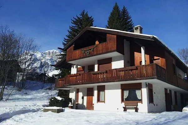 Cortina d´Ampezzo im schneereichen Skigebiet der Dolomiten Bild: Cortina d´Ampezzo im schneereichen Skigebiet der Dolomiten