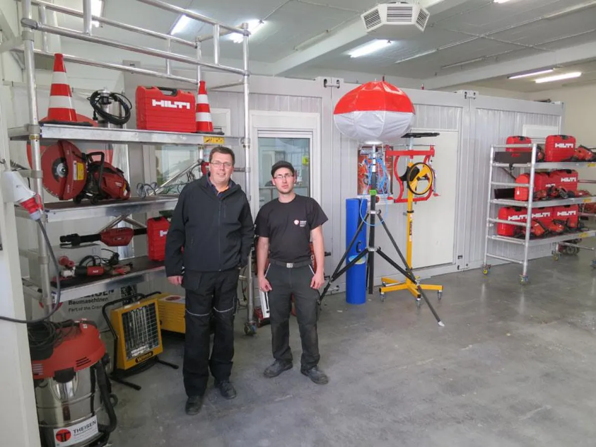 Steffen Dittmann (li.) ist Leiter des Tools-Centers und Mietparks in Karlsfeld