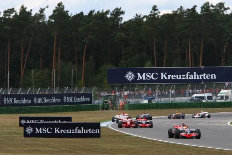Bild: MSC KREUZFAHRTEN MIT VOLLER GESCHWINDIGKEIT AM HOCKENHEIM-RING