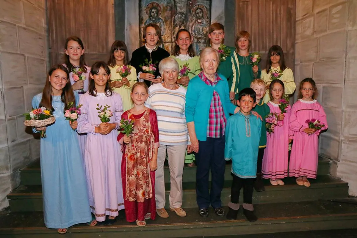 Alle Kinder erhielten als Dank einen Blumenstrauss