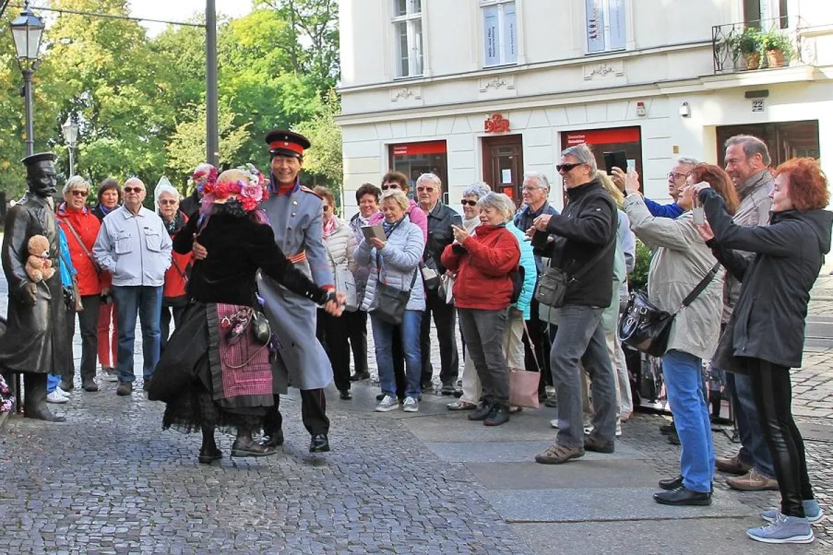 Teddy Herz als Hauptmann