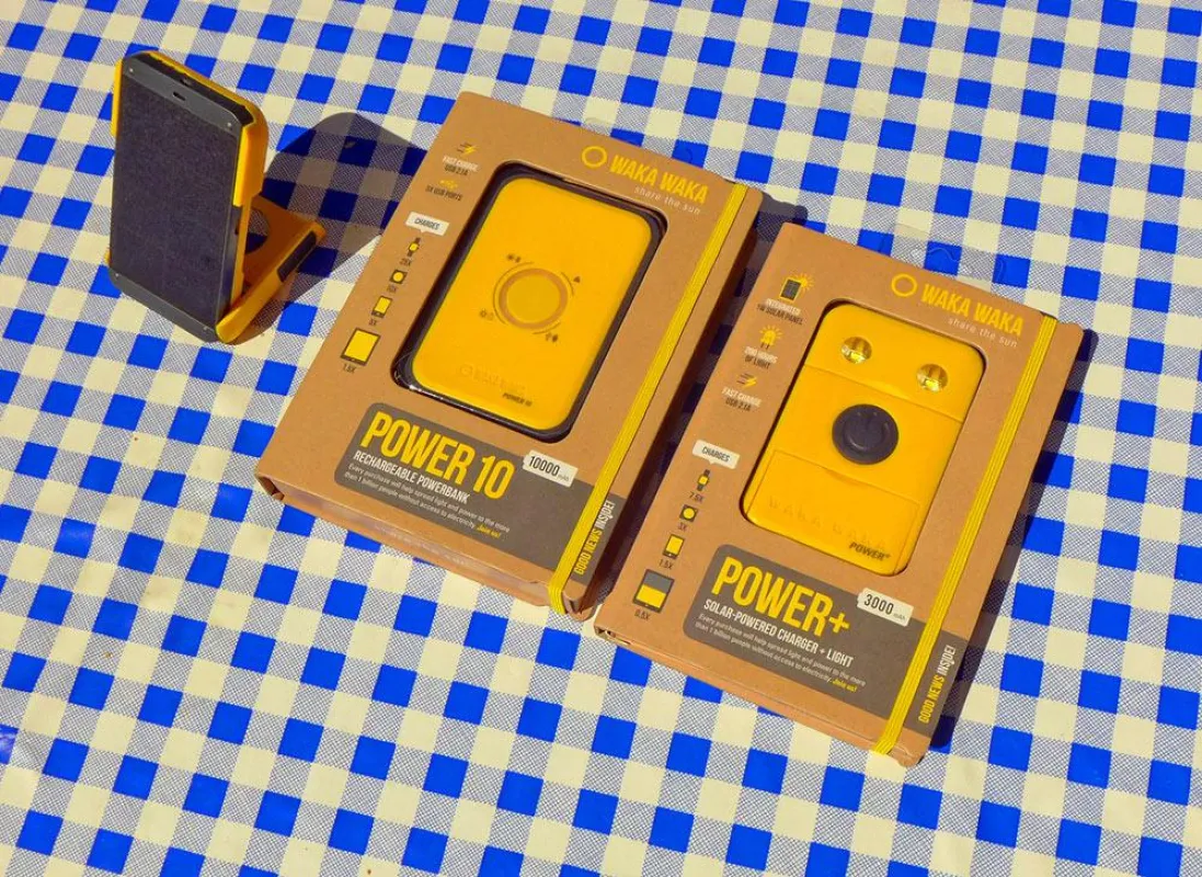Das Power+ von WakaWaka ist ein Solar Ladegerät mit 2 praktischen LED