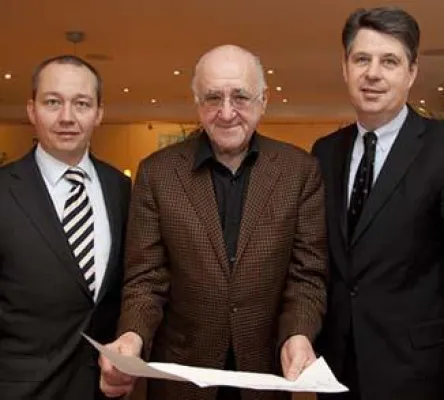 Günnewig Hotel Stadtpalais: Alfred Biolek steht Pate für „Bio‘s Bar“ Bild: Günnewig Hotel Stadtpalais: Alfred Biolek steht Pate für „Bio‘s Bar“