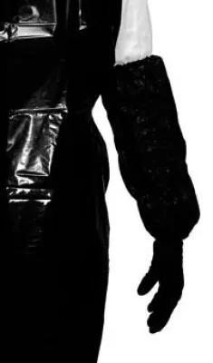 Bild: Black is beautiful - Schwarzer Kleidungsschutz für Bestatter