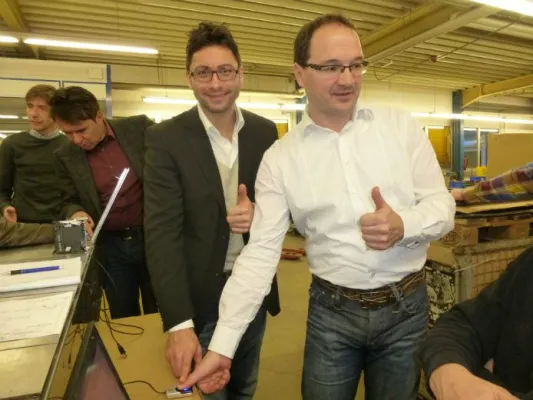 Bild: Der Schlüssel zur Freiheit: Mit dem Finger zum Schließfach.