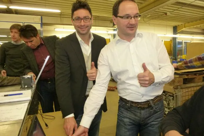 Bild: Der Schlüssel zur Freiheit: Mit dem Finger zum Schließfach.