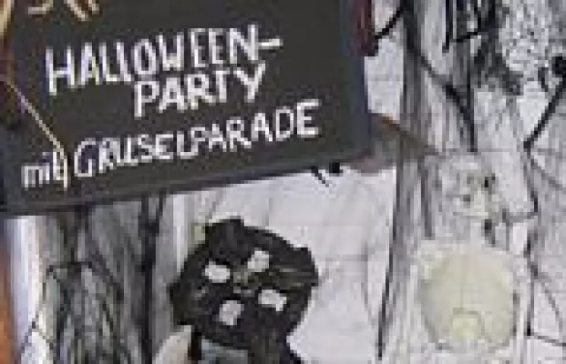 Bild: Gruselparade im Freizeitpark