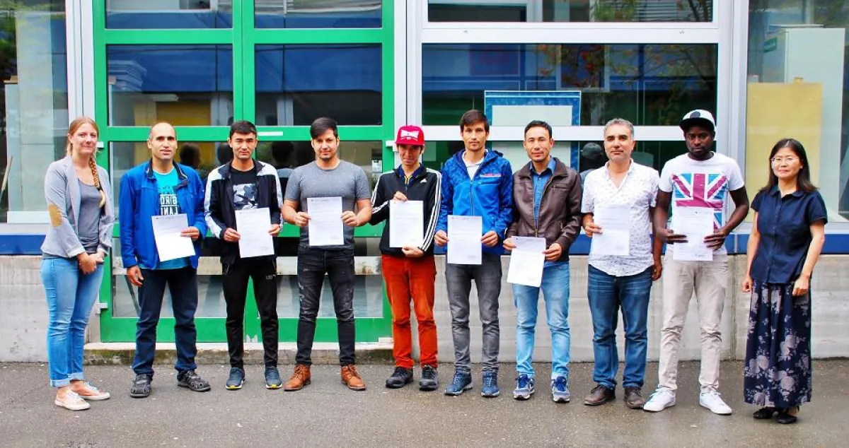 Mit Stolz nahmen die Teilnehmer des Programms Chance Stuckateurberuf ihre Zertifikate entgegen