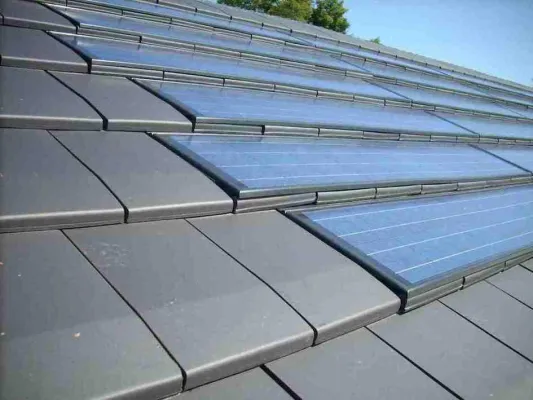 Bild: Neue semitransparente Photovoltaik-Dachmodule werden mit Polyurethan ressourcenschonend gefertigt