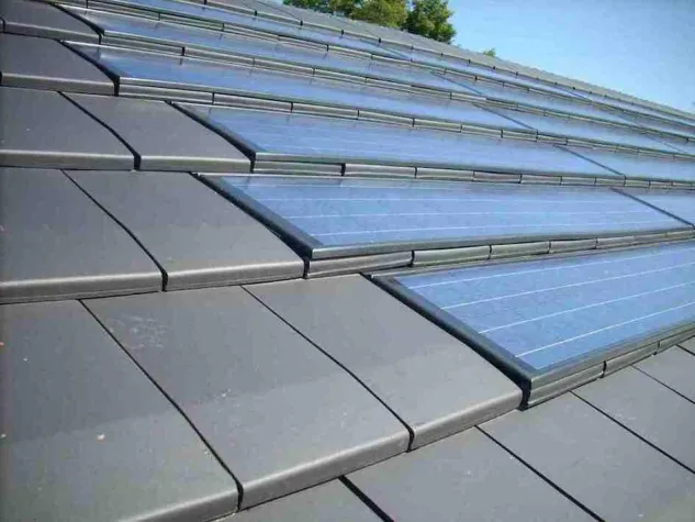 Bild: Neue semitransparente Photovoltaik-Dachmodule werden mit Polyurethan ressourcenschonend gefertigt