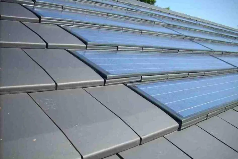 Neue semitransparente Photovoltaik-Dachmodule werden mit Polyurethan ressourcenschonend gefertigt Bild: Neue semitransparente Photovoltaik-Dachmodule werden mit Polyurethan ressourcenschonend gefertigt