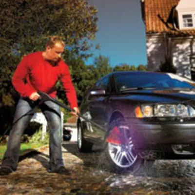 Bild: Weg mit dem Schmutz - Reinigung mit Profi Geräten